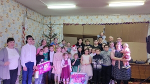 Новогоднее представление для детей, получающих социальные услуги в форме полустационарного  обслуживания в ГКУСО «Центр социального обслуживания Куньинского района» Псковской области.